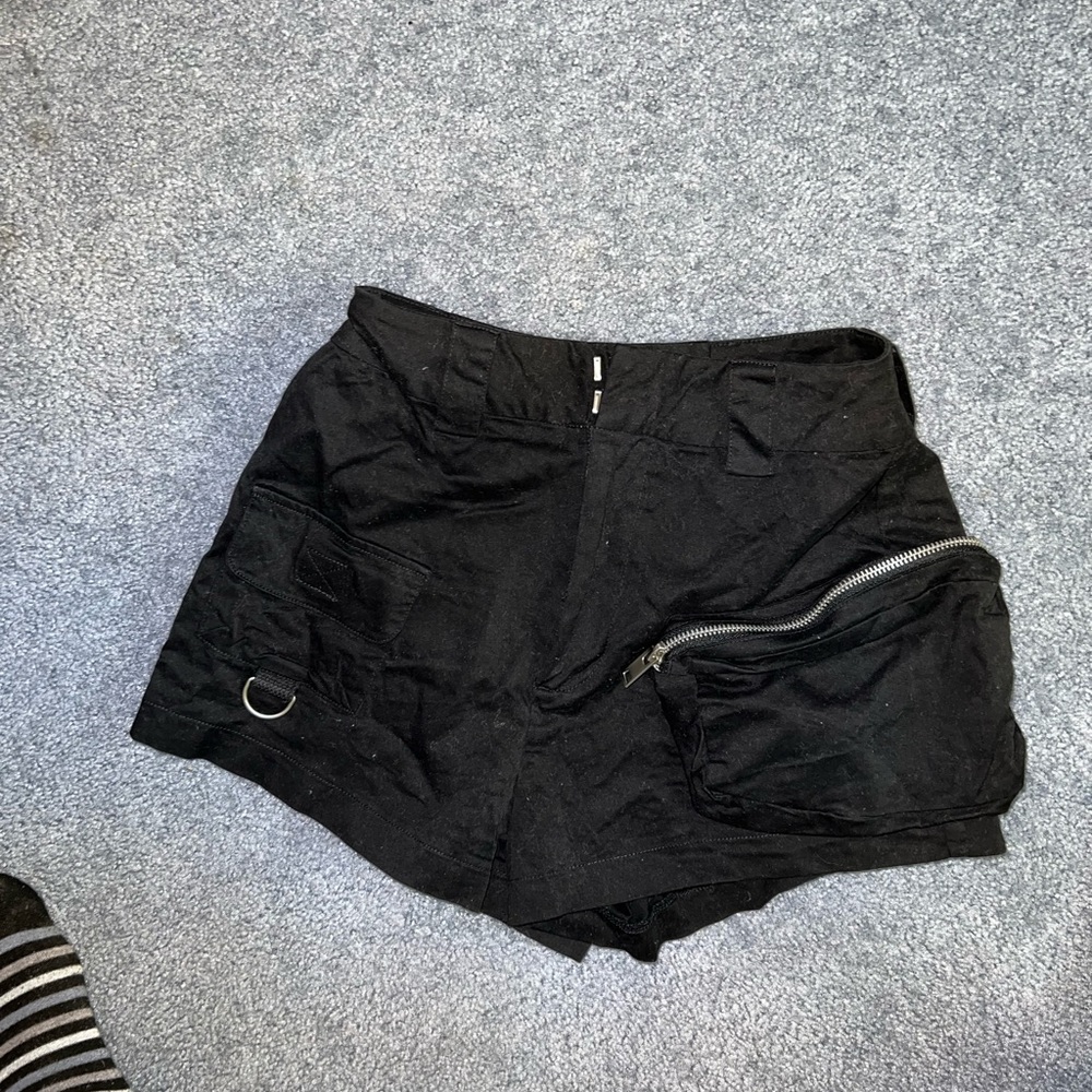 I am Gia shorts size extra small
